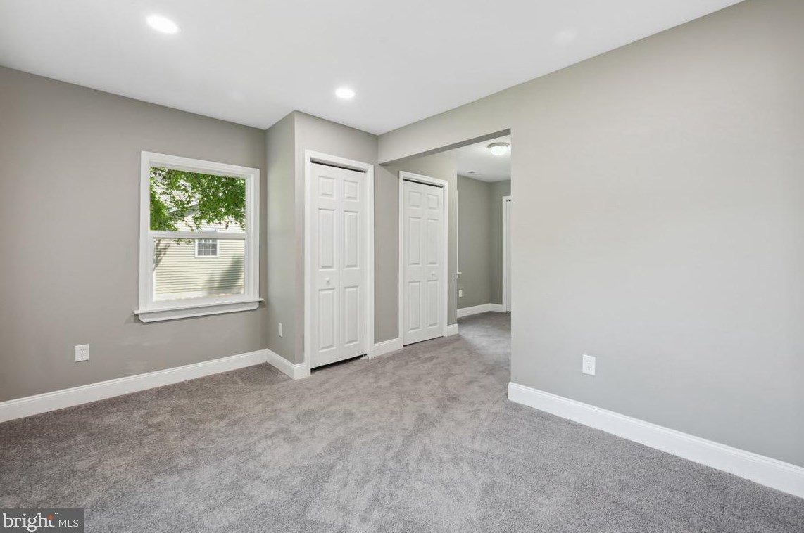 285 Hook Rd, Pennsville NJ 08070-1929 exterior