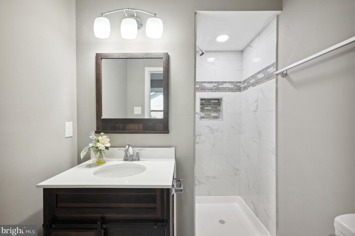 285 Hook Rd, Pennsville NJ 08070-1929 exterior