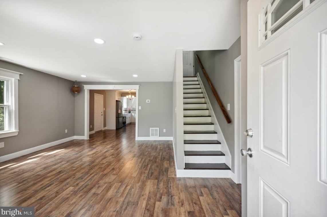 285 Hook Rd, Pennsville NJ 08070-1929 exterior