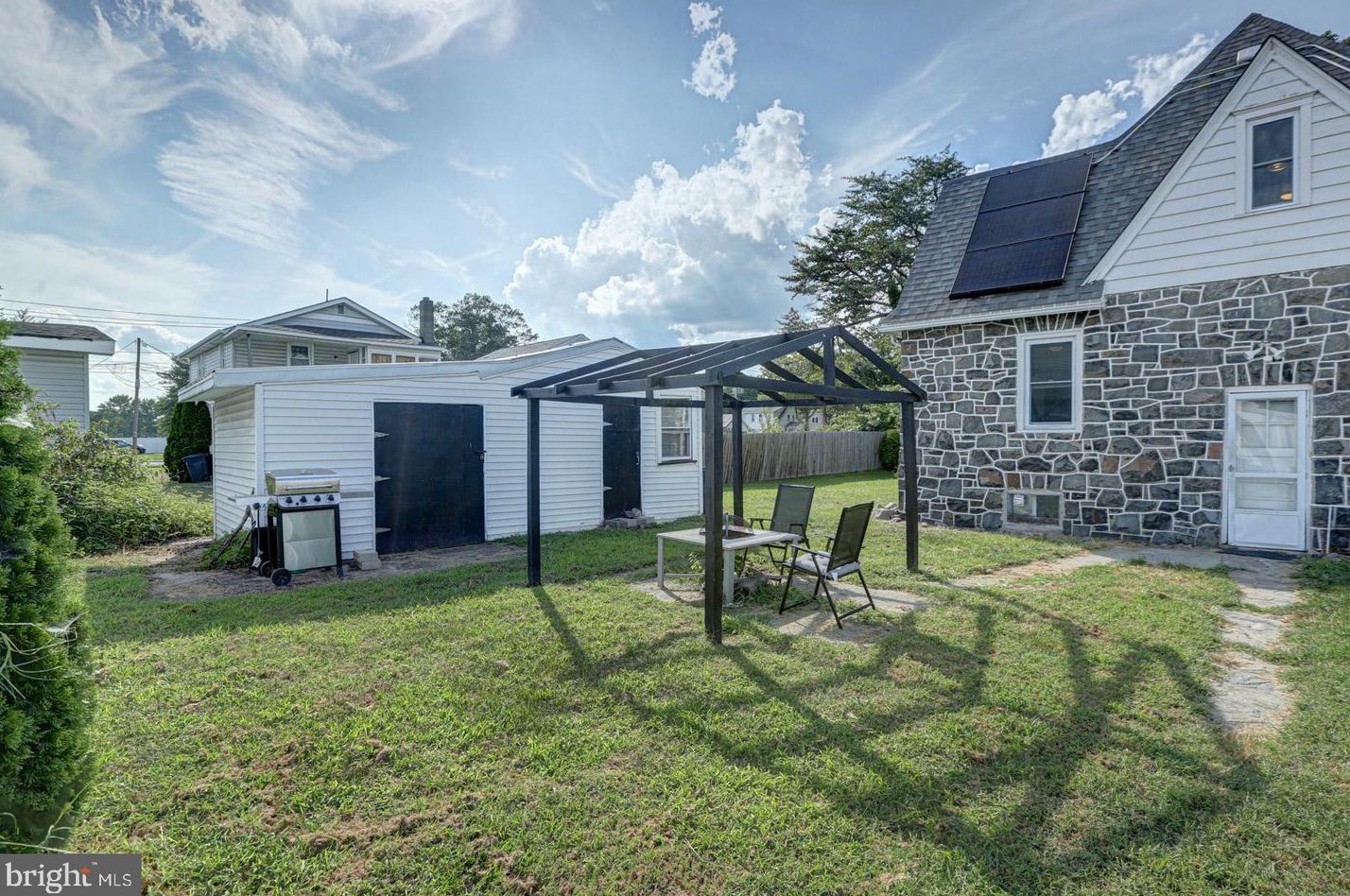 1 Harding Ave, Pennsville NJ  08070-1613 exterior