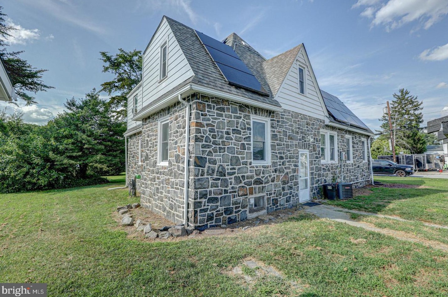 1 Harding Ave, Pennsville NJ  08070-1613 exterior