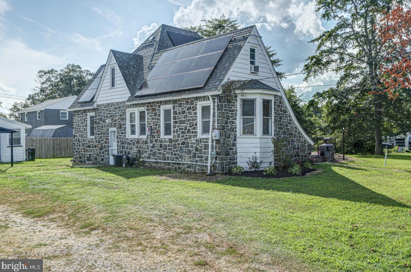 1 Harding Ave, Pennsville NJ  08070-1613 exterior