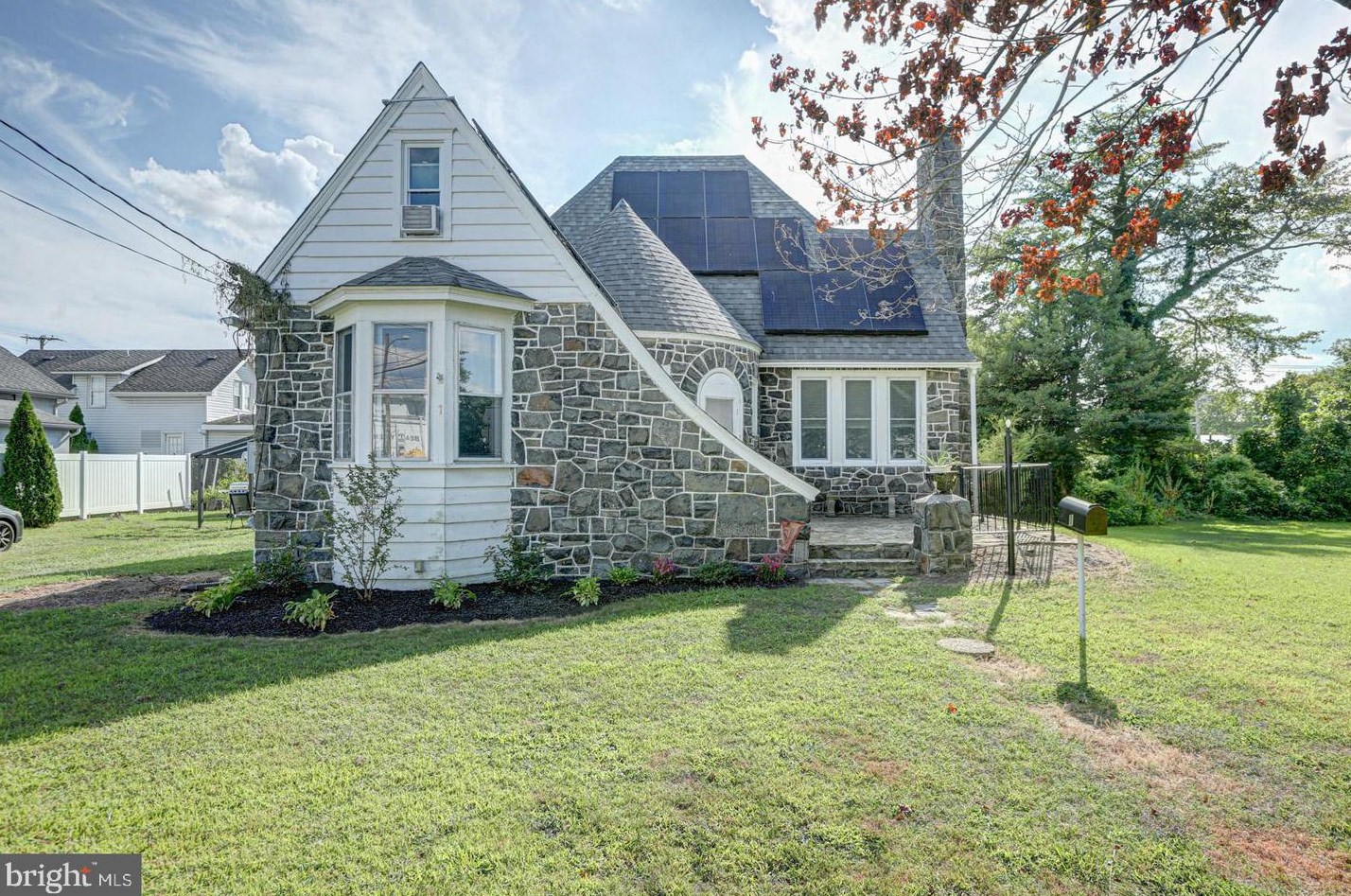 1 Harding Ave, Pennsville NJ  08070-1613 exterior