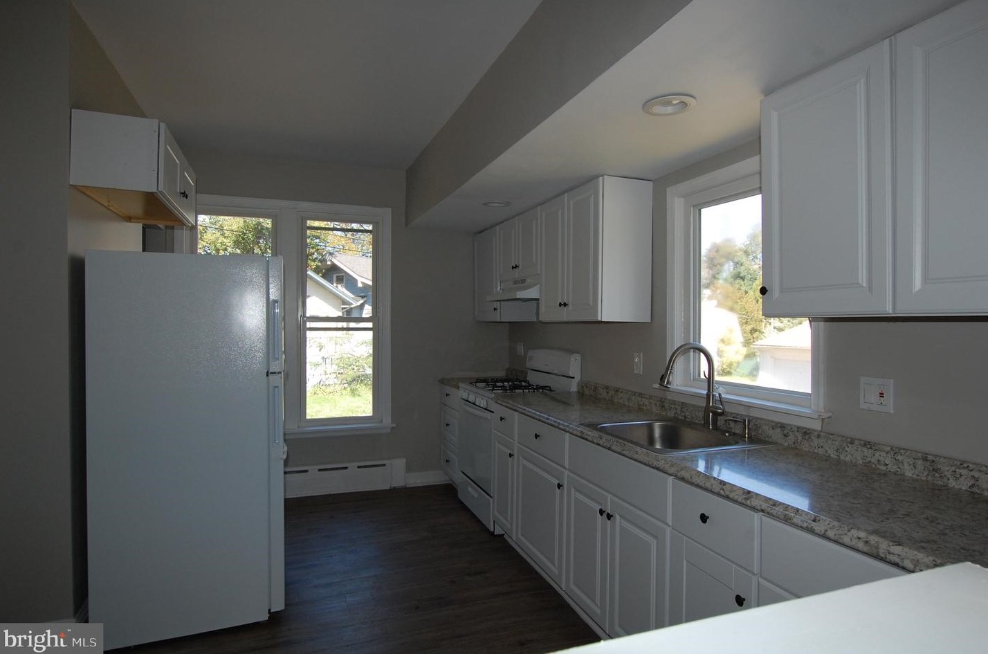 310 State St, Carneys Point Township NJ  08069-1622 exterior