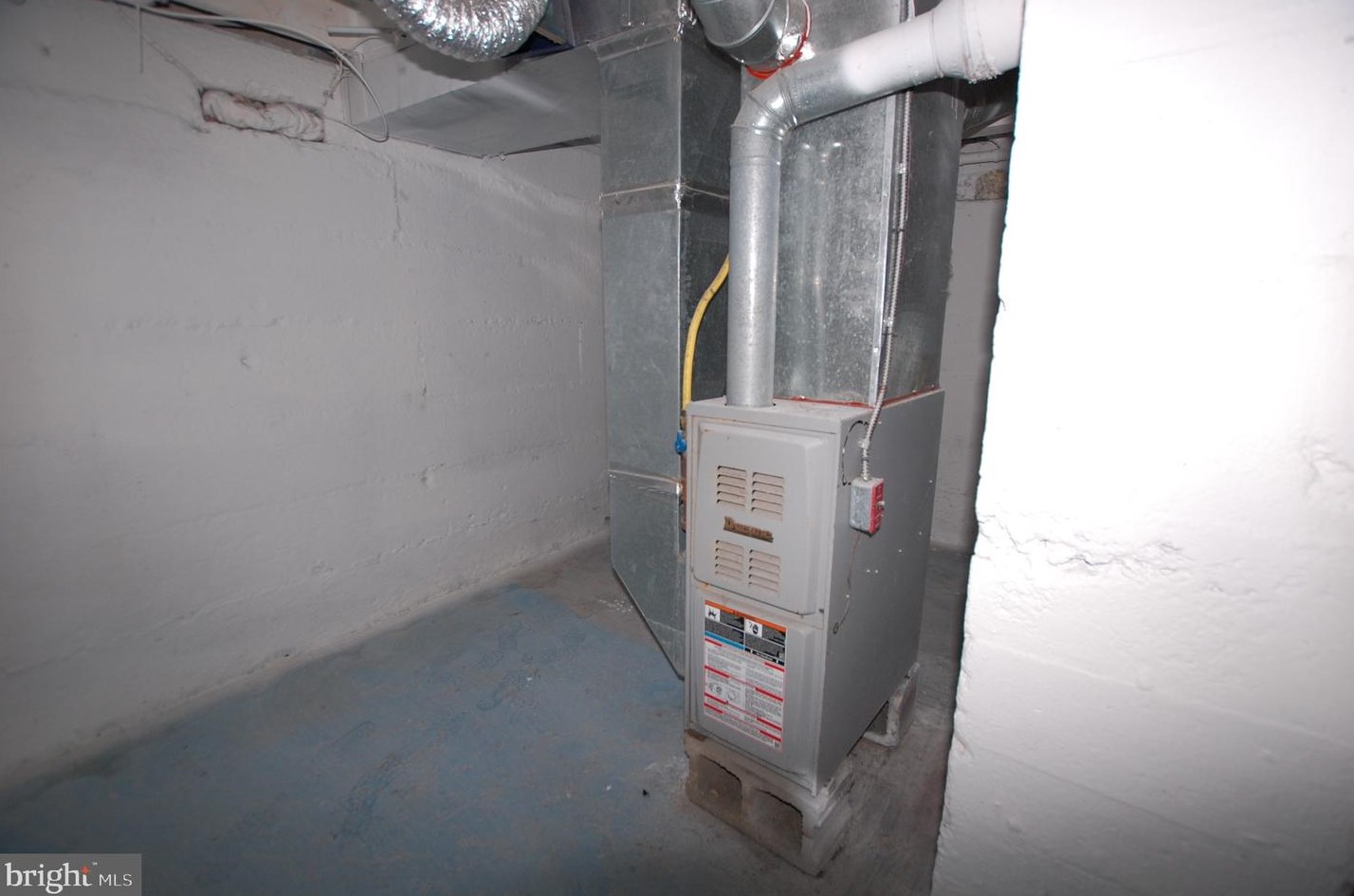 310 State St, Carneys Point Township NJ  08069-1622 exterior