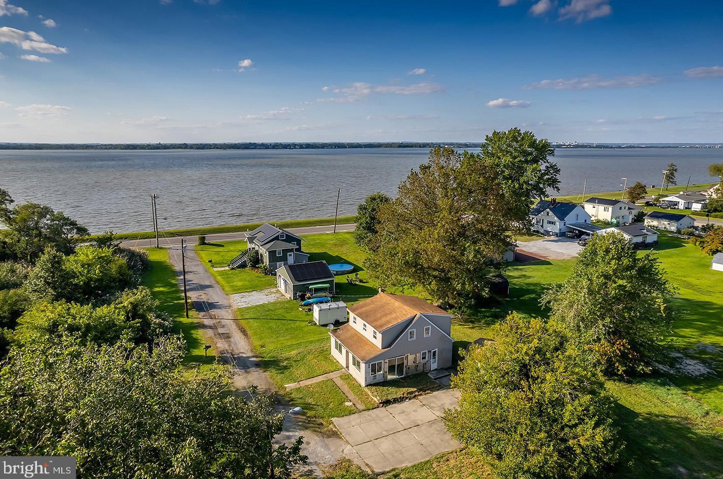 2 Riv Pl, Pennsville NJ 08070-3225 exterior