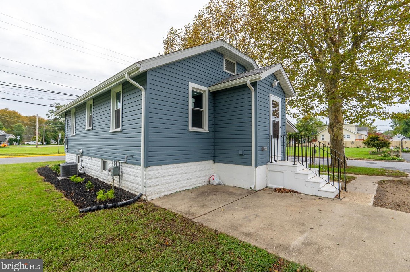 6 Fort Mott Rd, Pennsville NJ  08070-2713 exterior