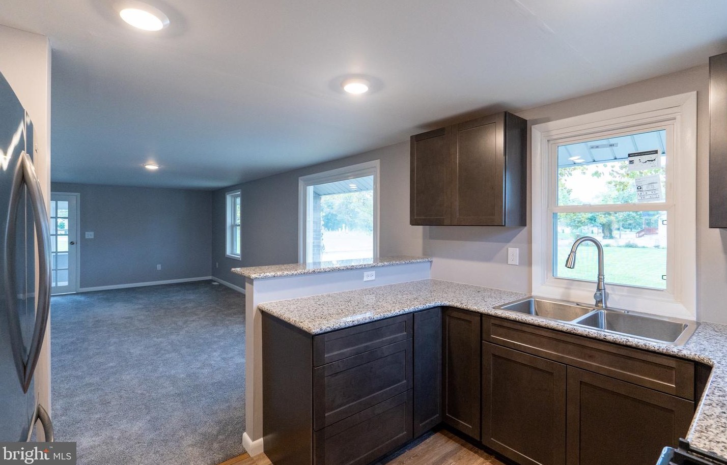 6 Fort Mott Rd, Pennsville NJ  08070-2713 exterior