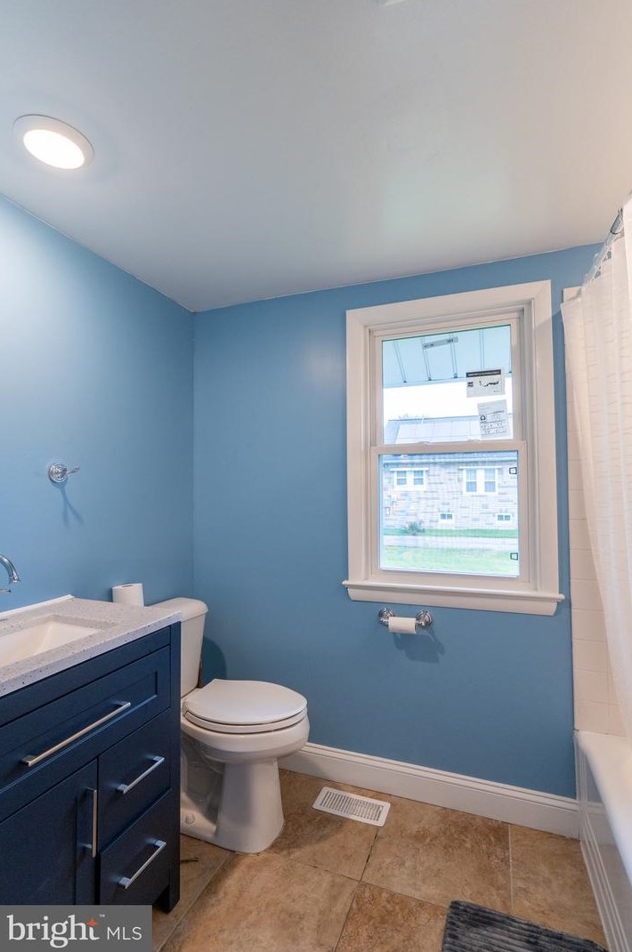 6 Fort Mott Rd, Pennsville NJ  08070-2713 exterior