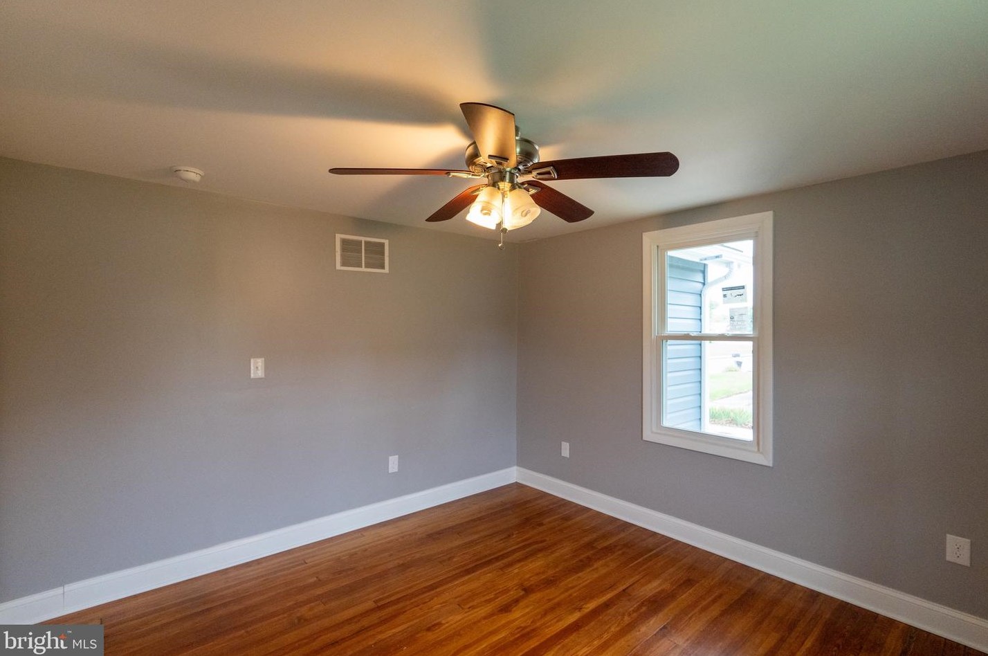 6 Fort Mott Rd, Pennsville NJ  08070-2713 exterior