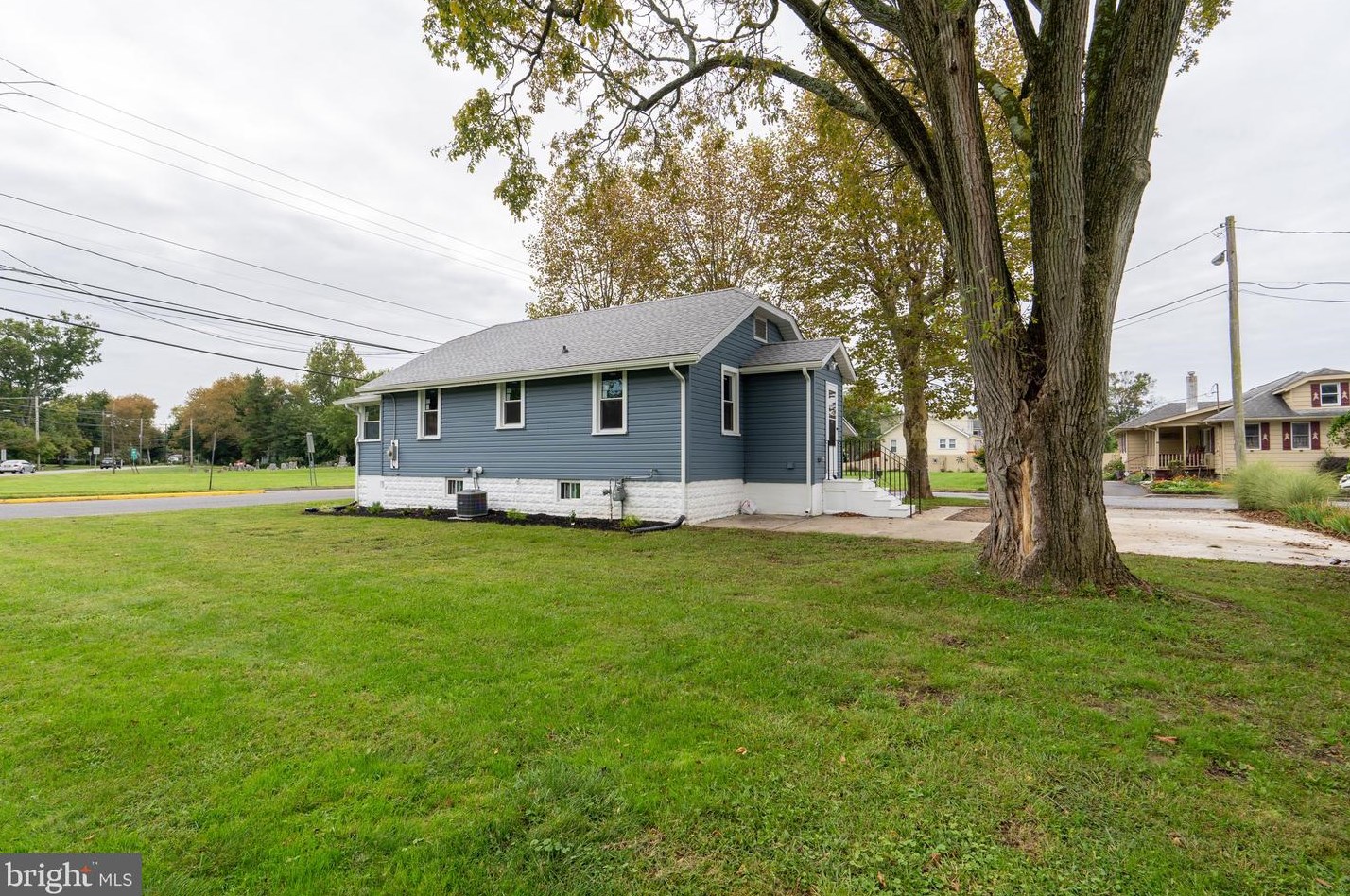 6 Fort Mott Rd, Pennsville NJ  08070-2713 exterior