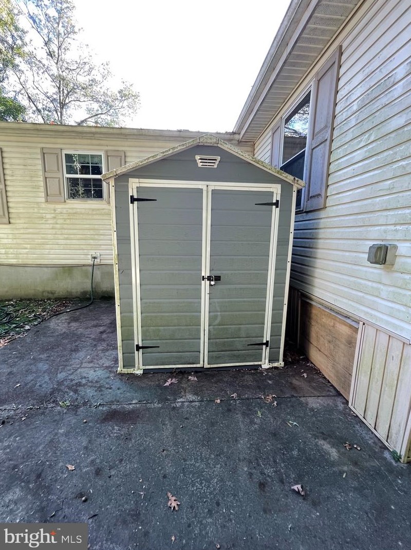 80 Mobile Dr, Pennsville NJ 08070-1039 exterior