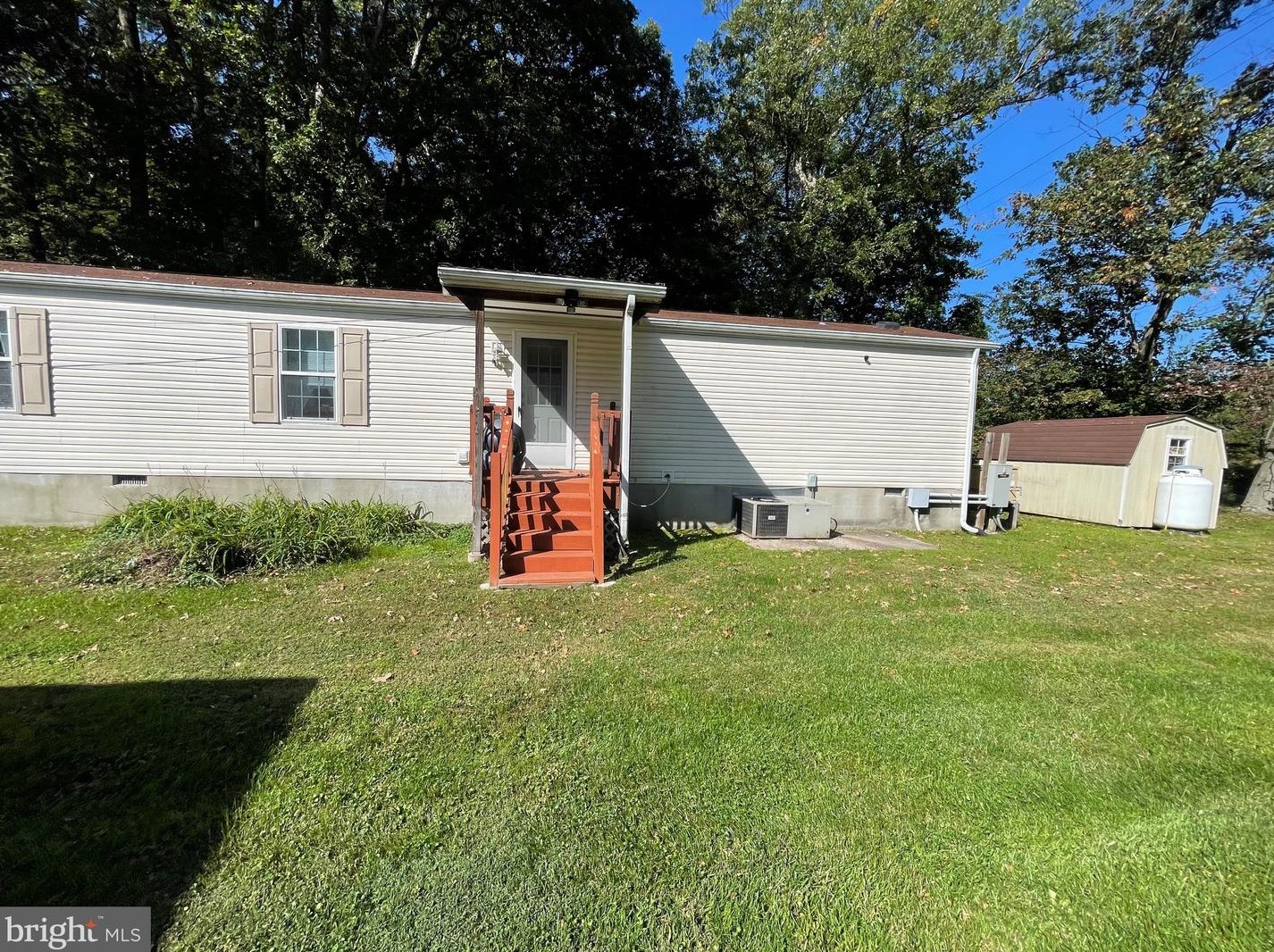 80 Mobile Dr, Pennsville NJ 08070-1039 exterior