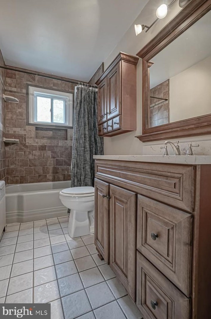 24 Chestnut St, Pennsville NJ  08070-2027 exterior