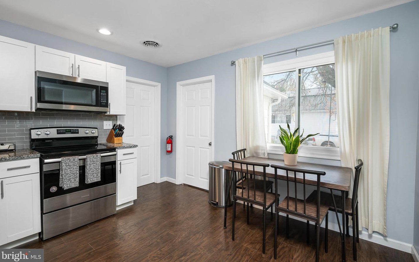 8 Churchtown Rd, Pennsville NJ  08070-1343 exterior