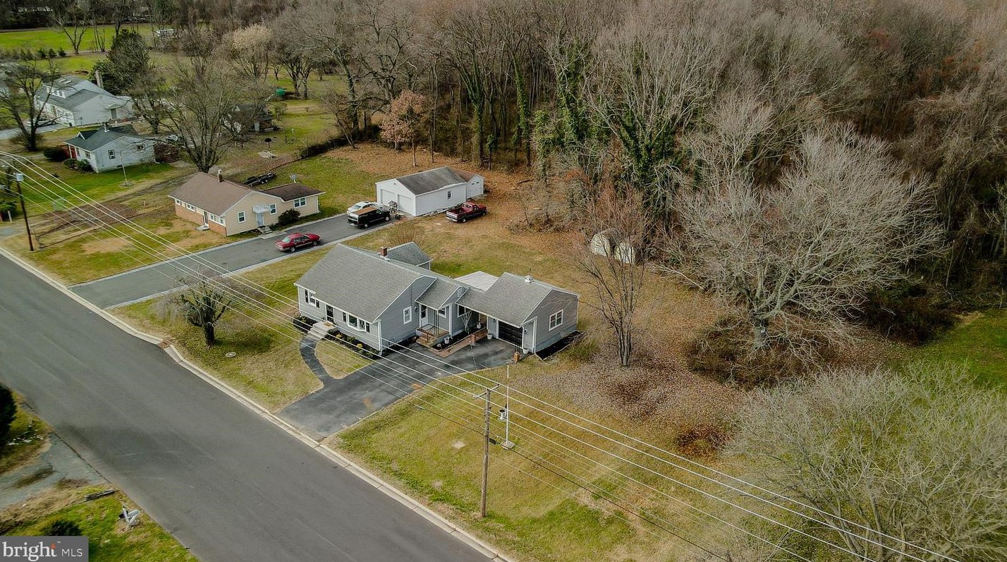 246 Golfwood Ave, Carneys Point Township NJ  08069-2803 exterior