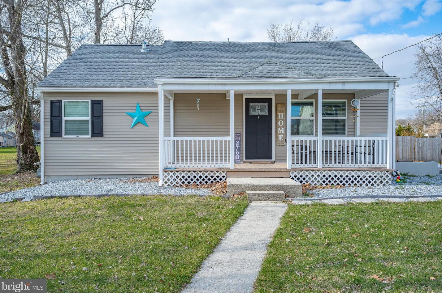 325 Hook Rd, Pennsville NJ  08070-1151 exterior