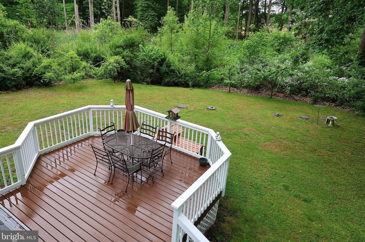 15 Commissioners Pike, Pilesgrove NJ 08098-2033 exterior