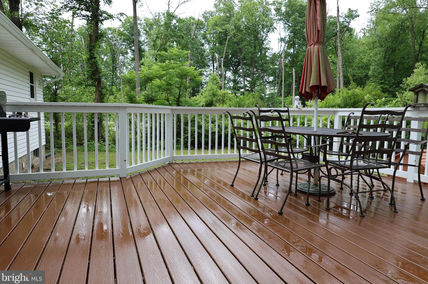 15 Commissioners Pike, Pilesgrove NJ 08098-2033 exterior