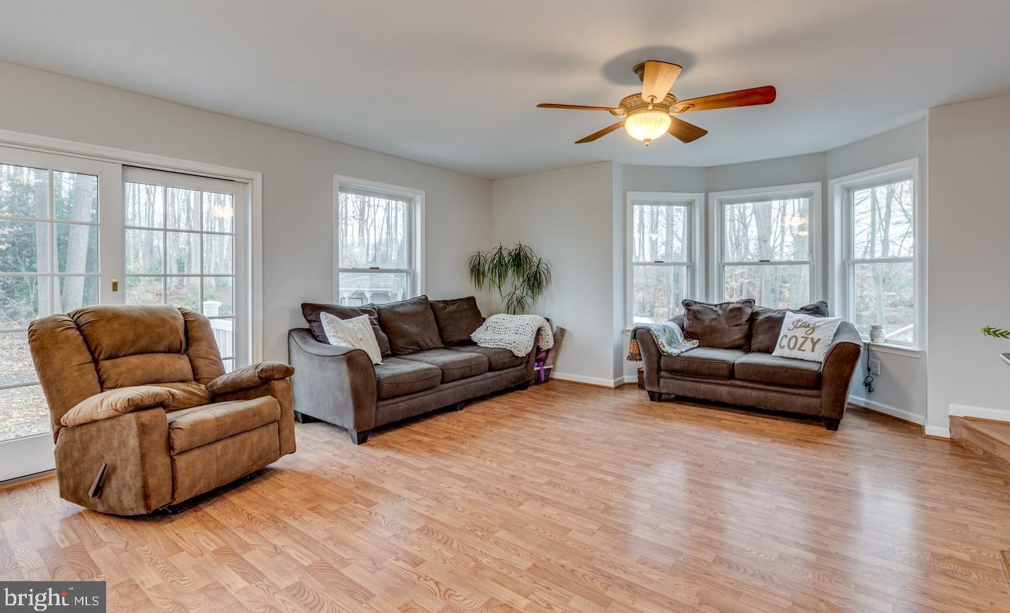 15 Commissioners Pike, Pilesgrove NJ 08098-2033 exterior