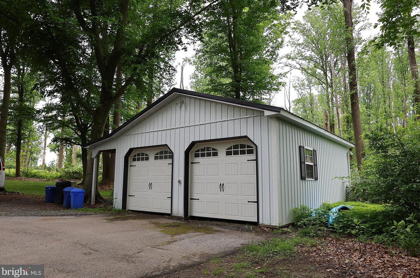 15 Commissioners Pike, Pilesgrove NJ 08098-2033 exterior