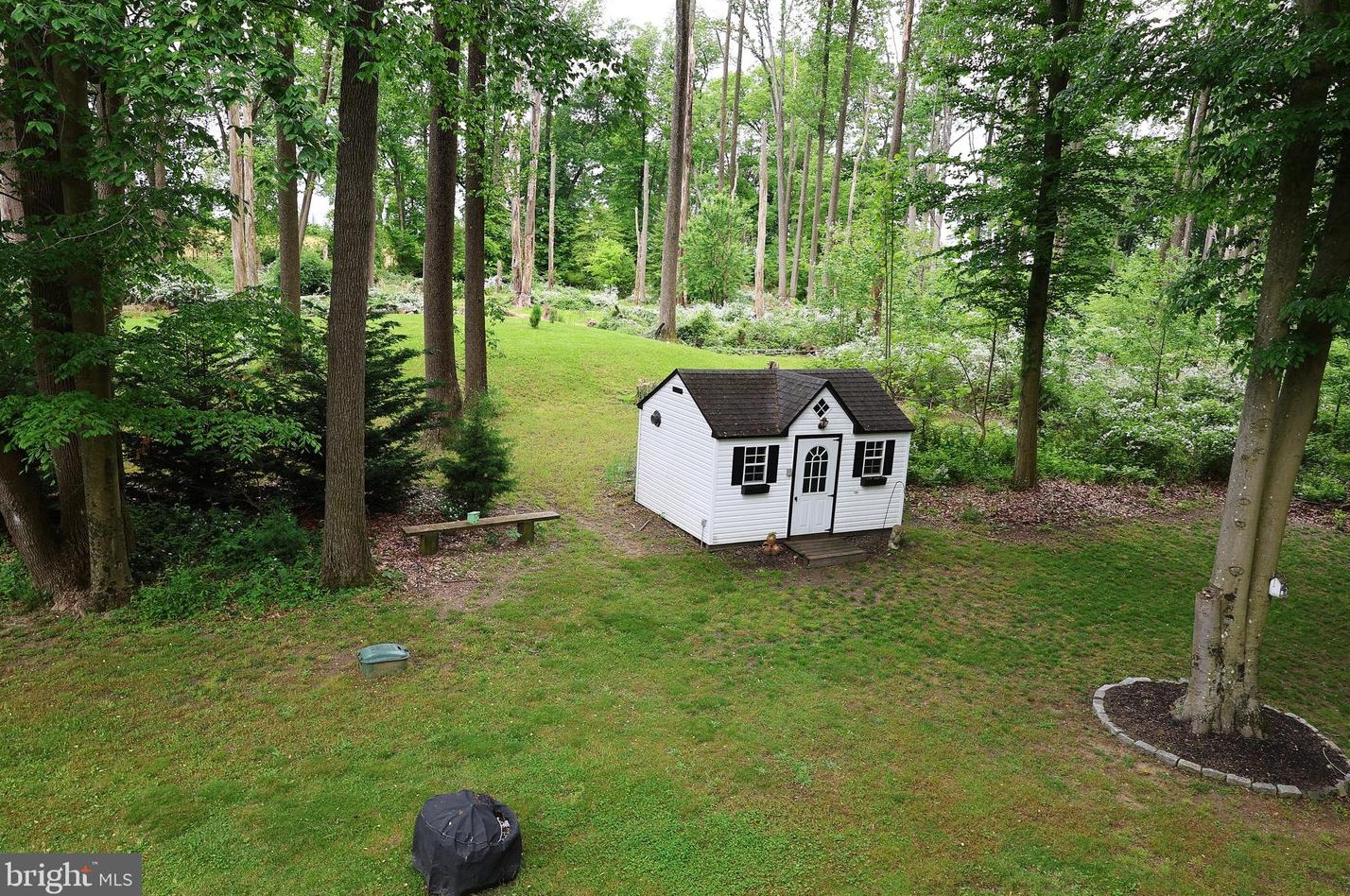 15 Commissioners Pike, Pilesgrove NJ 08098-2033 exterior