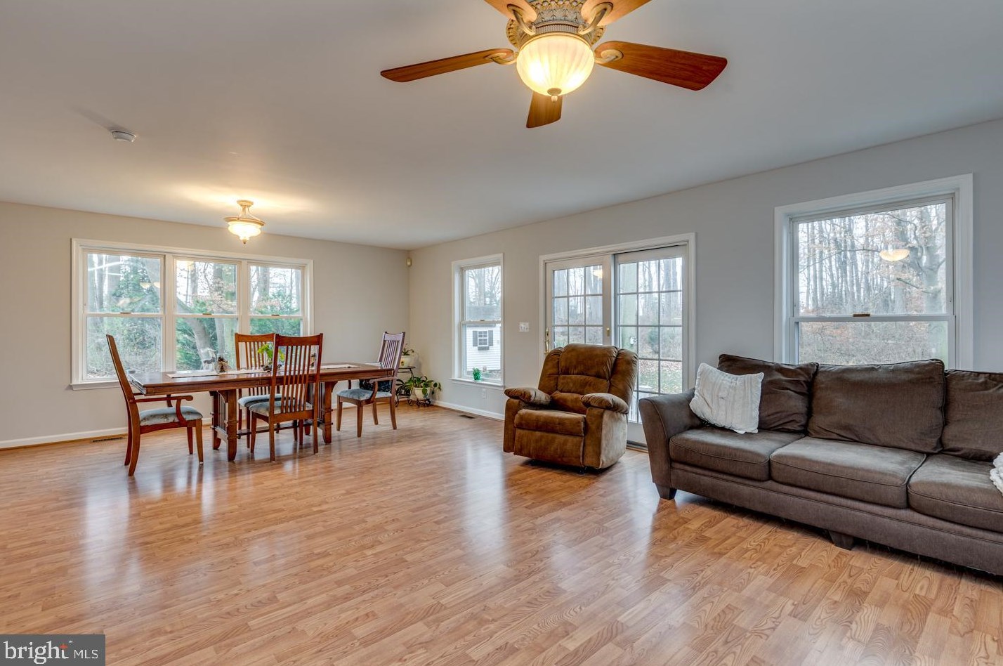 15 Commissioners Pike, Pilesgrove NJ 08098-2033 exterior