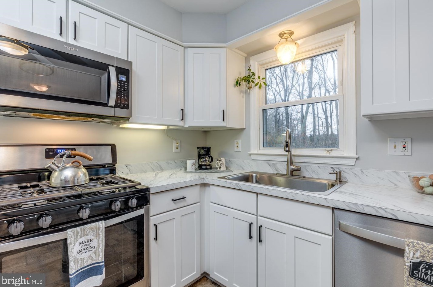 15 Commissioners Pike, Pilesgrove NJ 08098-2033 exterior