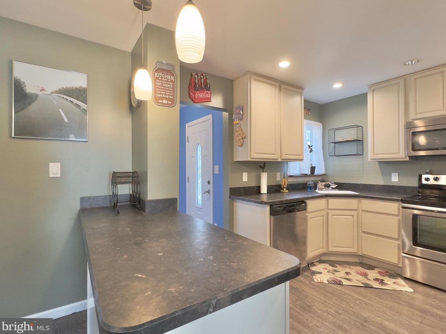 31 Fenwick Dr, Carneys Point Township NJ  08069-2546 exterior