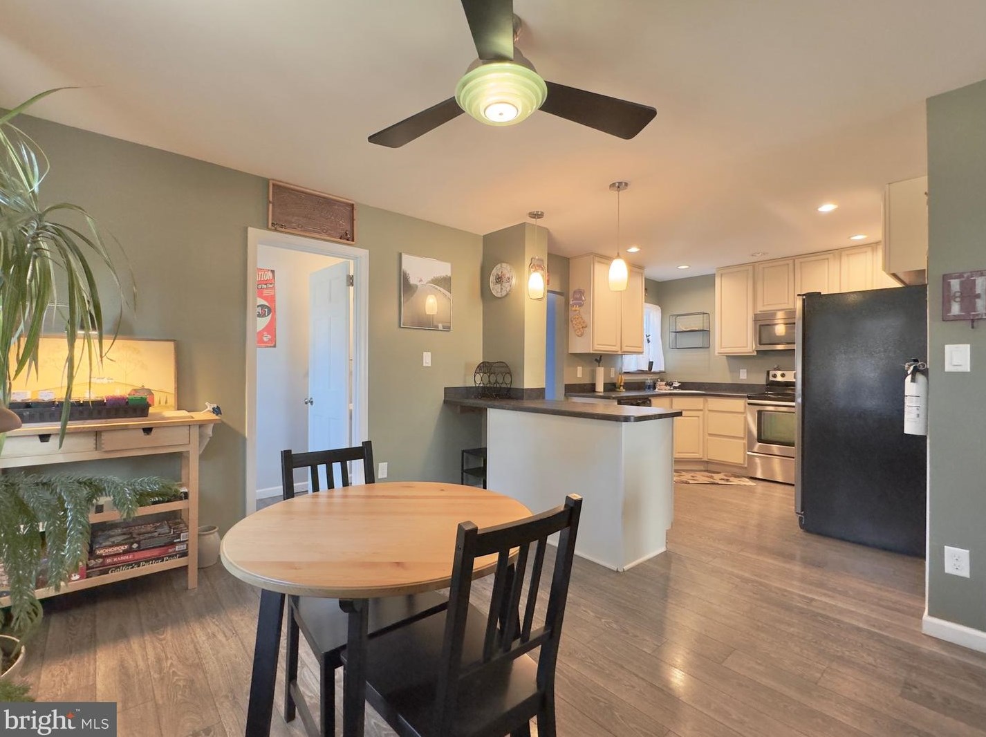 31 Fenwick Dr, Carneys Point Township NJ  08069-2546 exterior