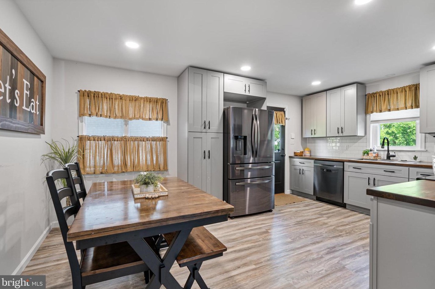 75 Heron Ave, Pennsville NJ 08070-1308 exterior