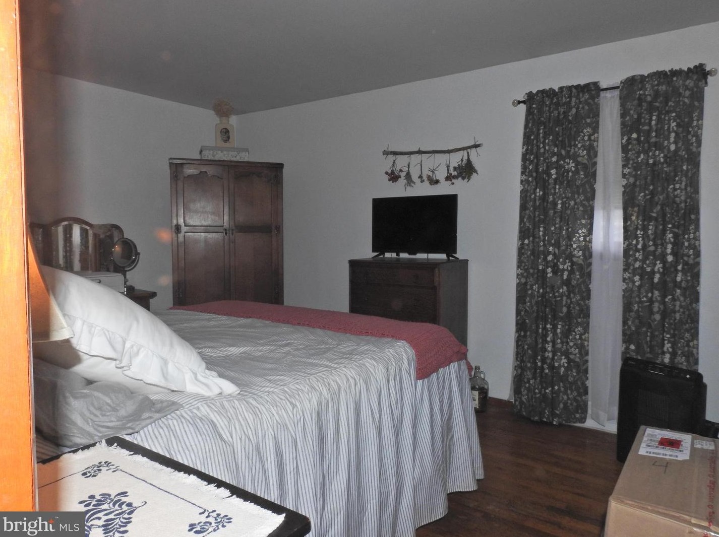 136 Riv Dr Ave, Pennsville NJ 08070-2243 exterior