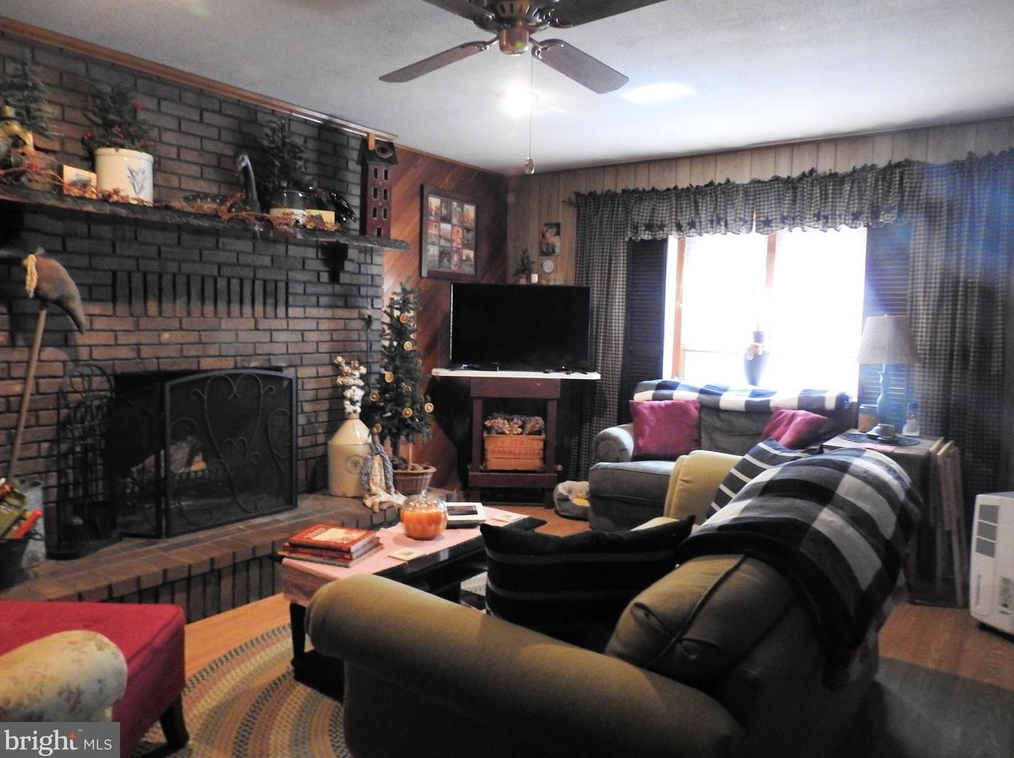 136 Riv Dr Ave, Pennsville NJ 08070-2243 exterior