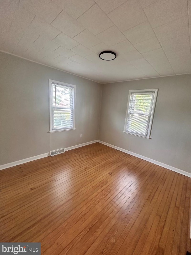 33 Oriental Ave, Pennsville NJ 08070-1634 exterior