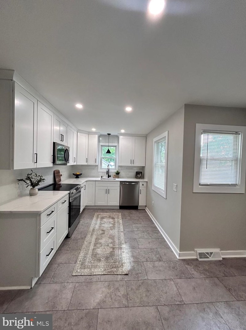 33 Oriental Ave, Pennsville NJ 08070-1634 exterior