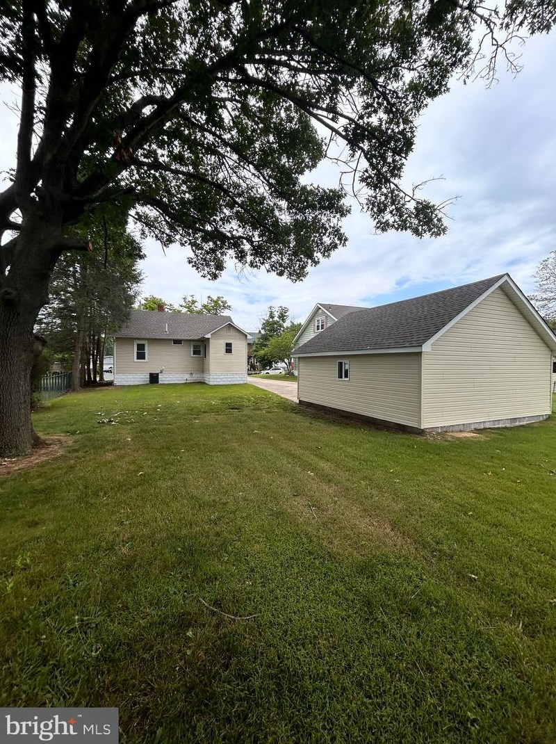 33 Oriental Ave, Pennsville NJ 08070-1634 exterior