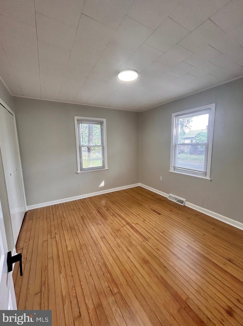 33 Oriental Ave, Pennsville NJ 08070-1634 exterior