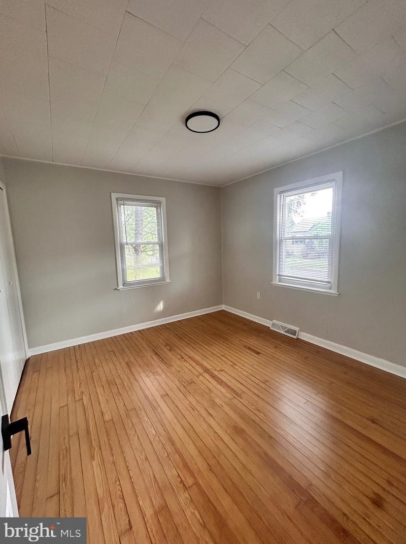 33 Oriental Ave, Pennsville NJ 08070-1634 exterior