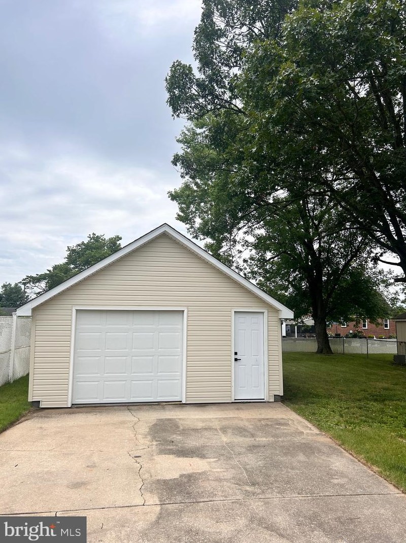 33 Oriental Ave, Pennsville NJ 08070-1634 exterior