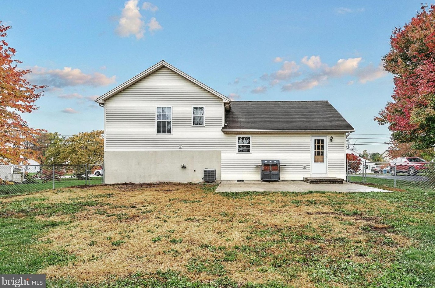 92 Schofield Dr, East Berlin PA  17316-9337 exterior