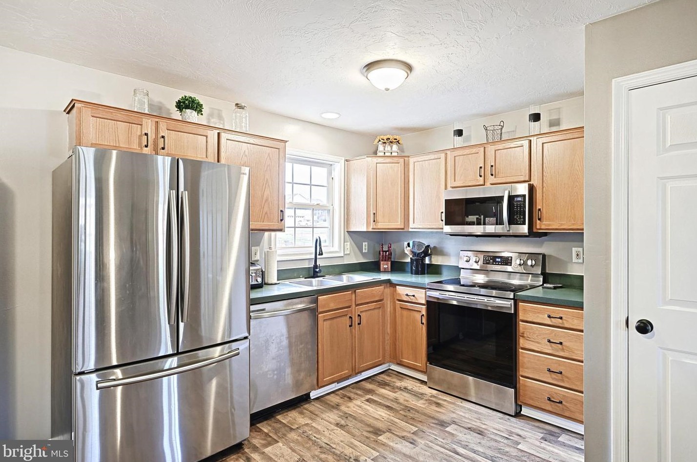 92 Schofield Dr, East Berlin PA  17316-9337 exterior