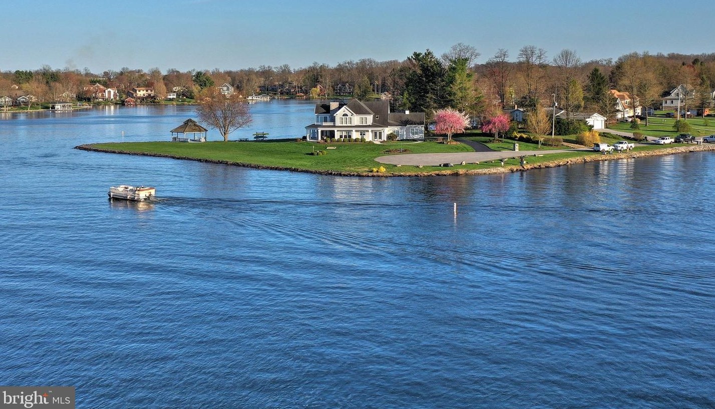 110 Schofield Dr, East Berlin PA  17316-9315 exterior