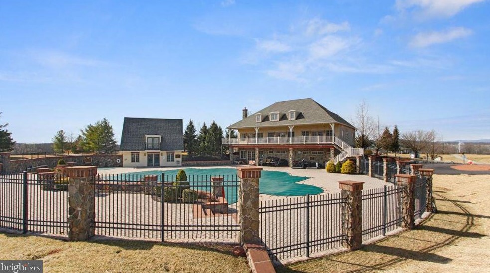 71 Garrison Falls Dr, Gettysburg PA  17325-2014 exterior