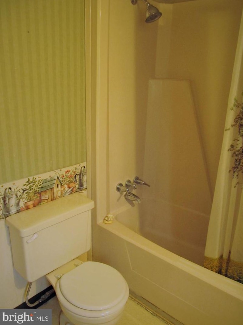 66 Perrin Ave, Gettysburg PA  17325-3226 exterior