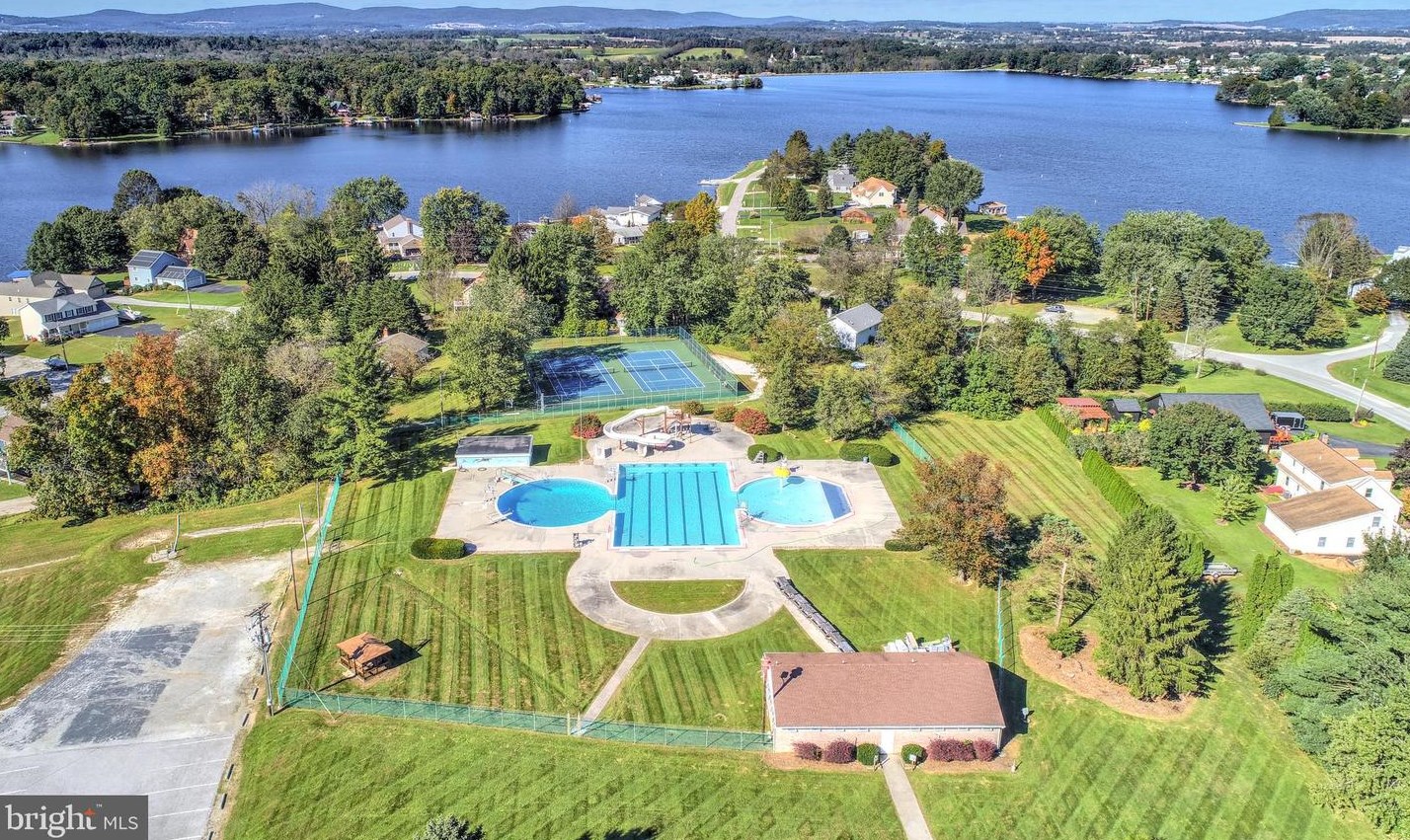 27 Howard Dr, East Berlin PA  17316-9394 exterior