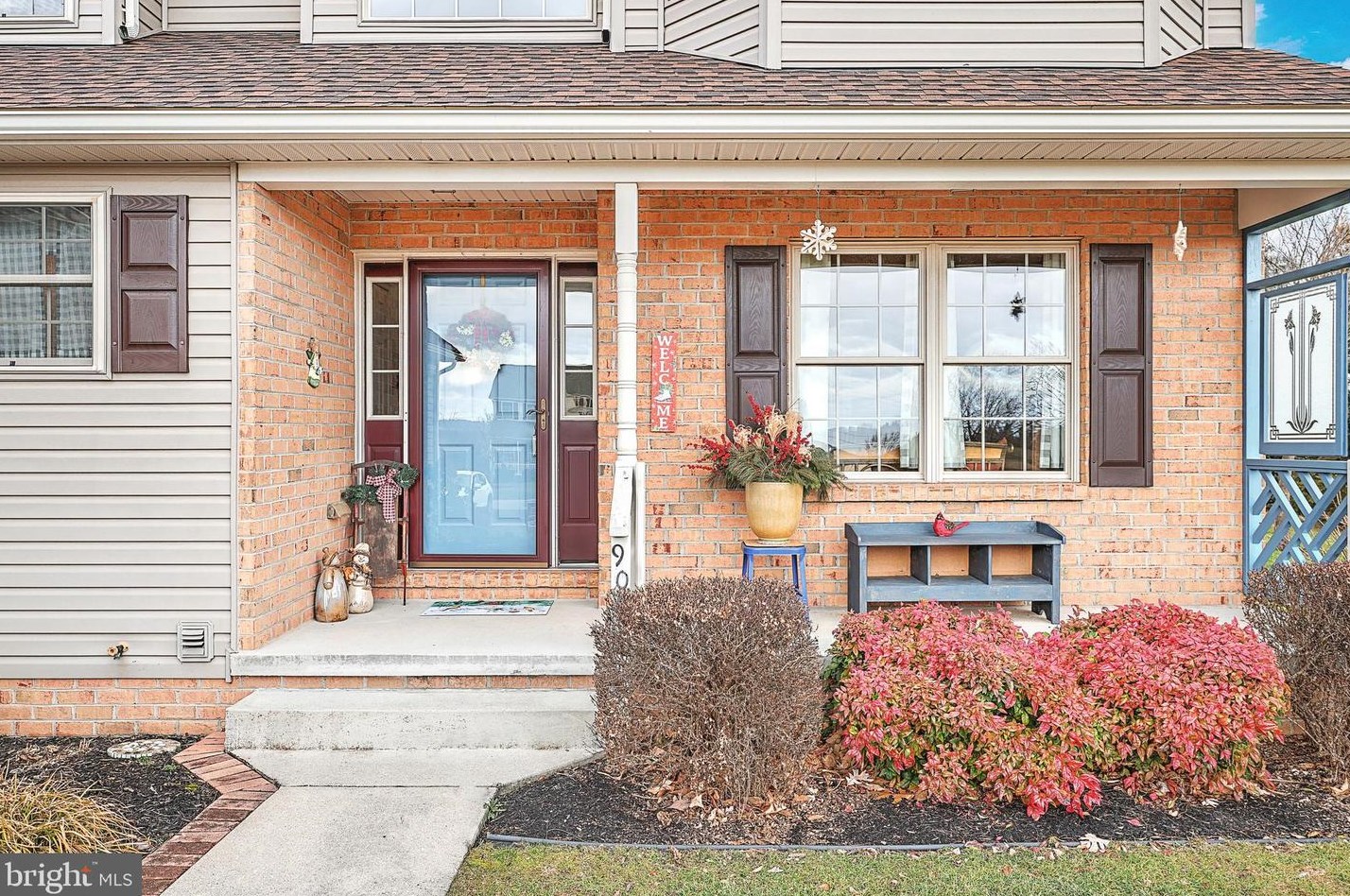 90 Highland Ave, Abbottstown PA  17301-9572 exterior
