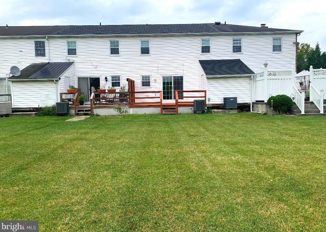 2704 Meadow Dr, Gettysburg PA  17325-8029 exterior