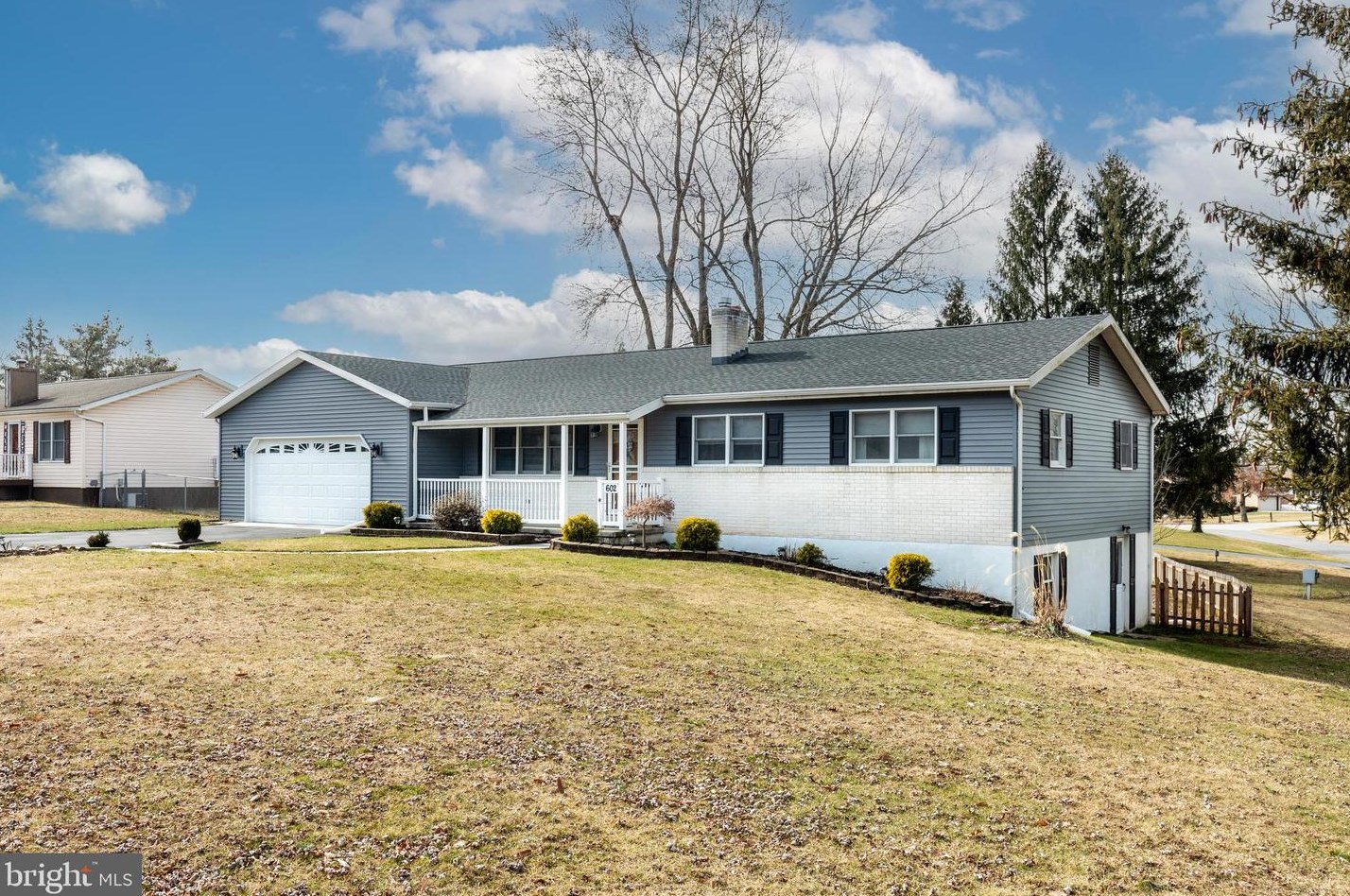 602 Lake Meade Dr, East Berlin PA  17316-9322 exterior
