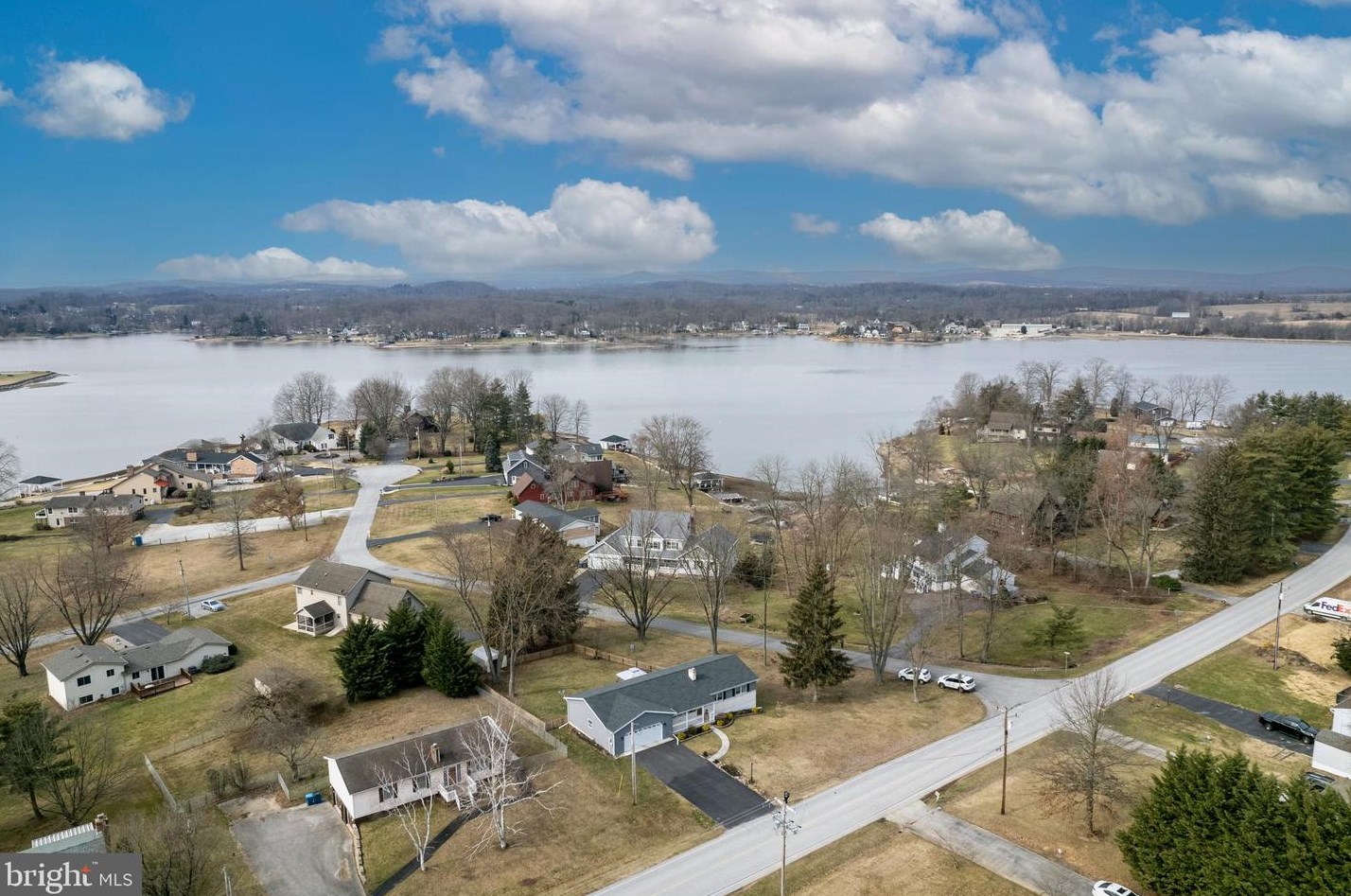 602 Lake Meade Dr, East Berlin PA  17316-9322 exterior