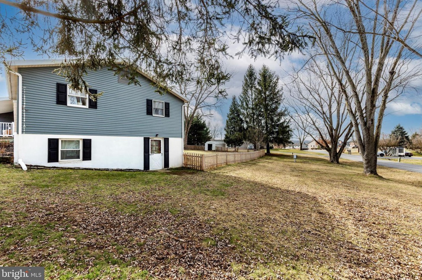 602 Lake Meade Dr, East Berlin PA  17316-9322 exterior